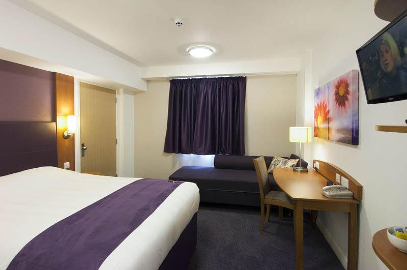 Premier Inn Evesham Exterior photo